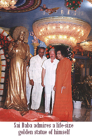 Sai gold statue